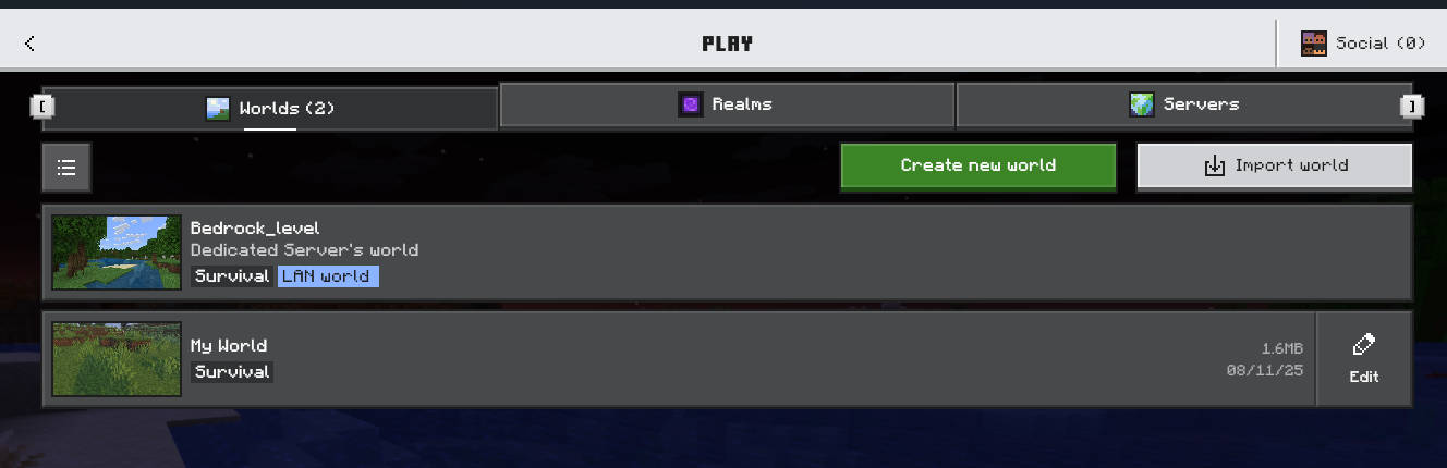 Minecraft Bedrock Play screen showing the Worlds, Realms, and Servers tabs